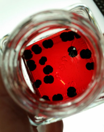 Air-dried peppercorns 'bleeding' anthocyanins into white vinegar